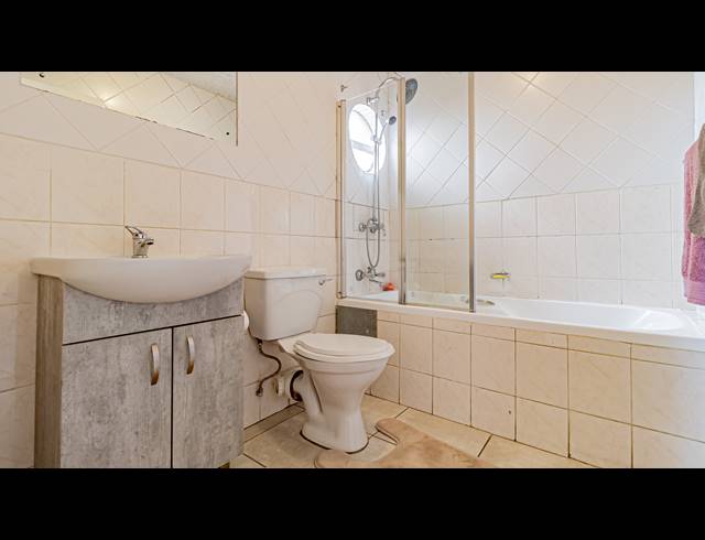 2 BEDROOM APARTMENT FOR SALE IN GLENVISTA